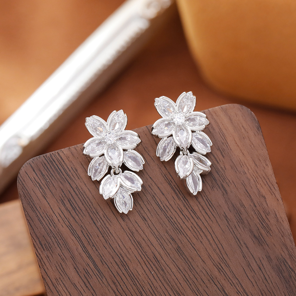 Hyacinth moda temperamento luz extravagancia brillo zirconita flor pendientes pendientes mujer 2025 tik yin boom premium orejeras únicas details Picture