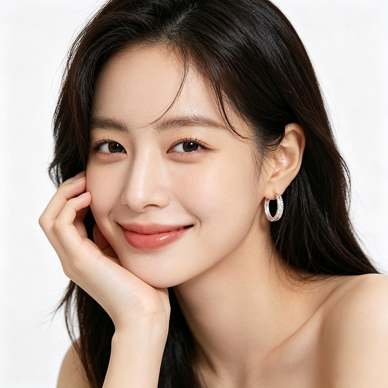 The "Crushed Bingbing ear Buckle" is a niche design for women with a simple and elegant style. It is a versatile plain ring earring and a new bestseller in 2026 Specification image