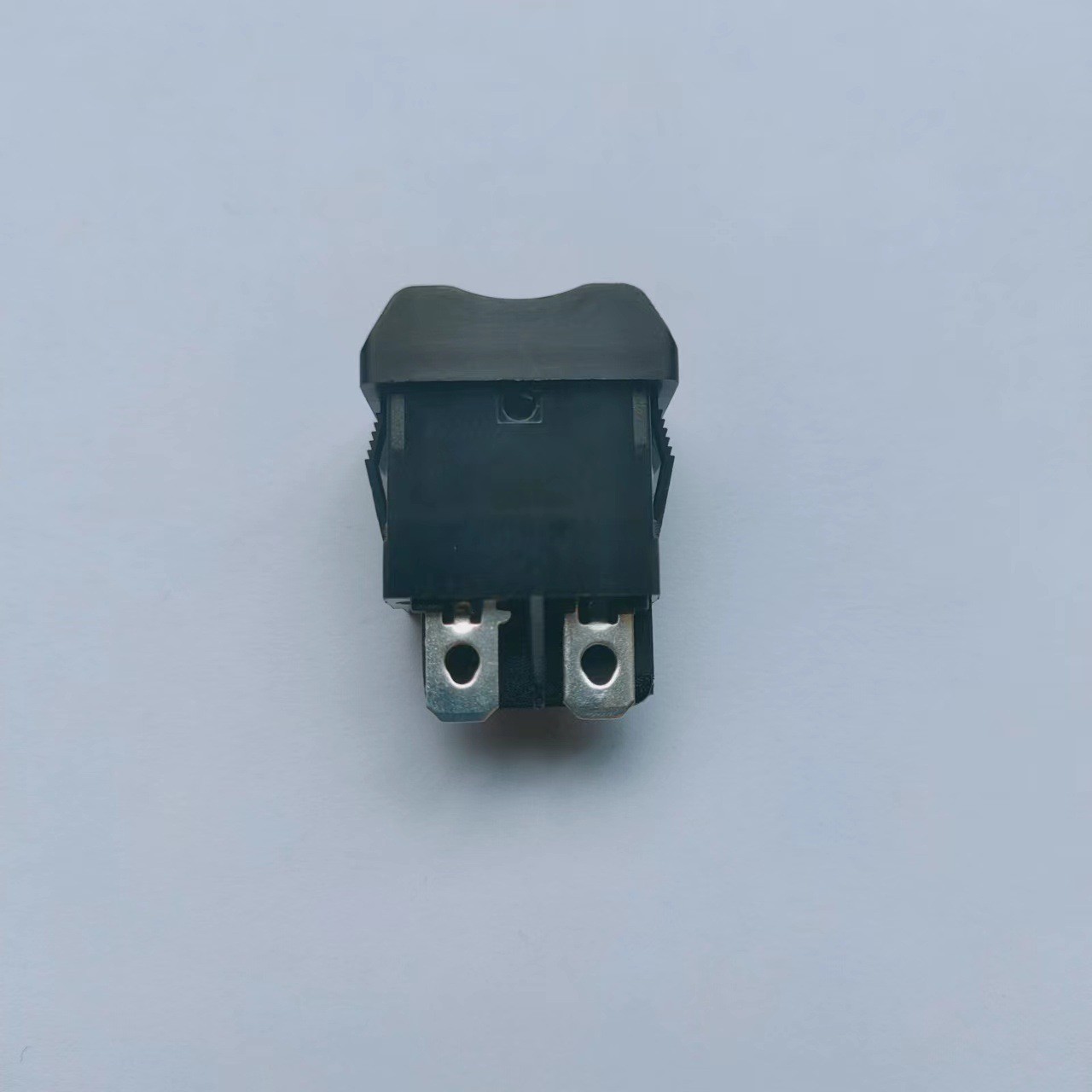 LightCountry switch is a UL-certified rocker switch for new energy lithium batteries to prevent accidental collision details Picture