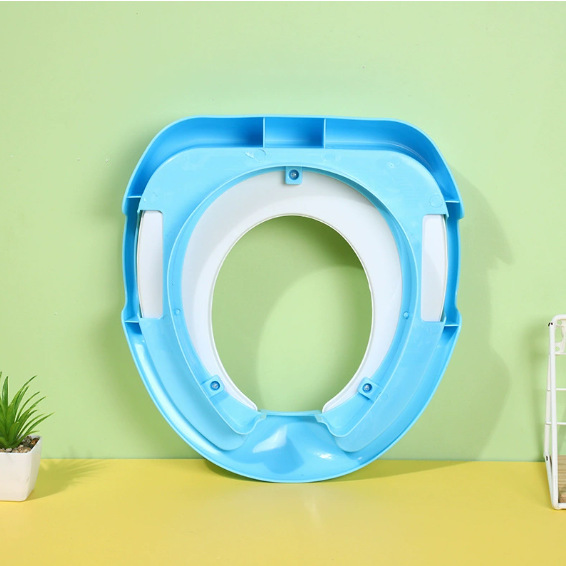 Simple baby and children's toilet seat, children's hand-held toilet seat, anti-slip baby toilet pad, bathroom Application Scenario