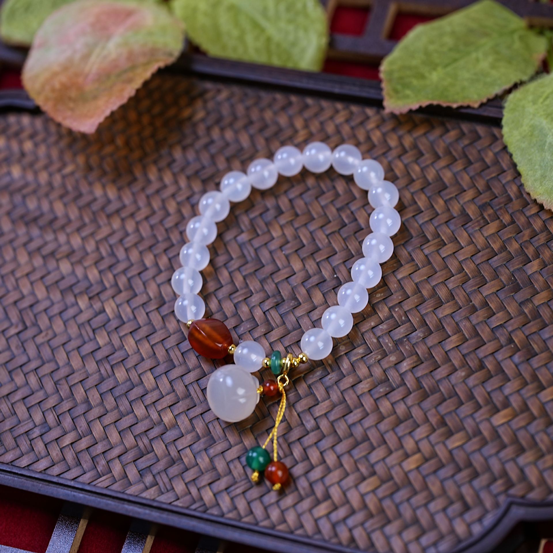 新中式白盐源玛瑙手串文玩时尚高级感女桃子吊坠玉髓手链串珠饰品详情图2