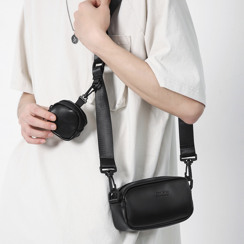 男士斜挎包实物图