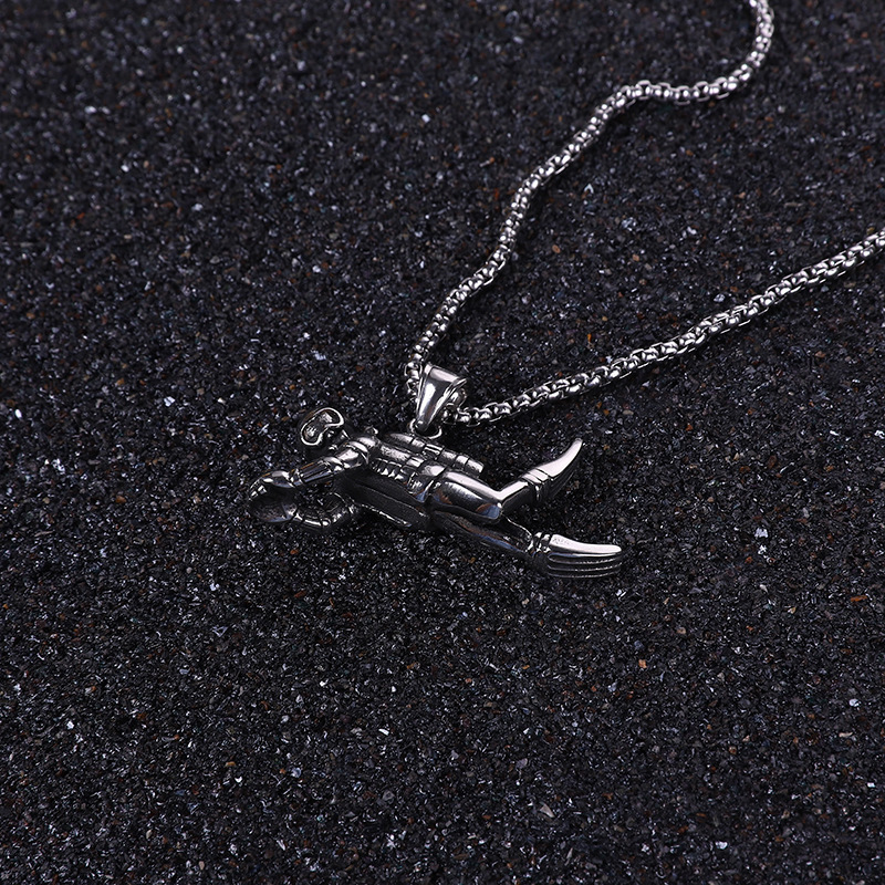 European and American trendy and individualistic hip-hop diver men's long necklace in stock, direct supply, pendant accessories wholesale Specification image