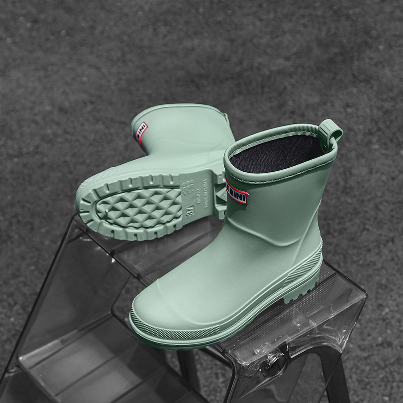 女式雨鞋实物图