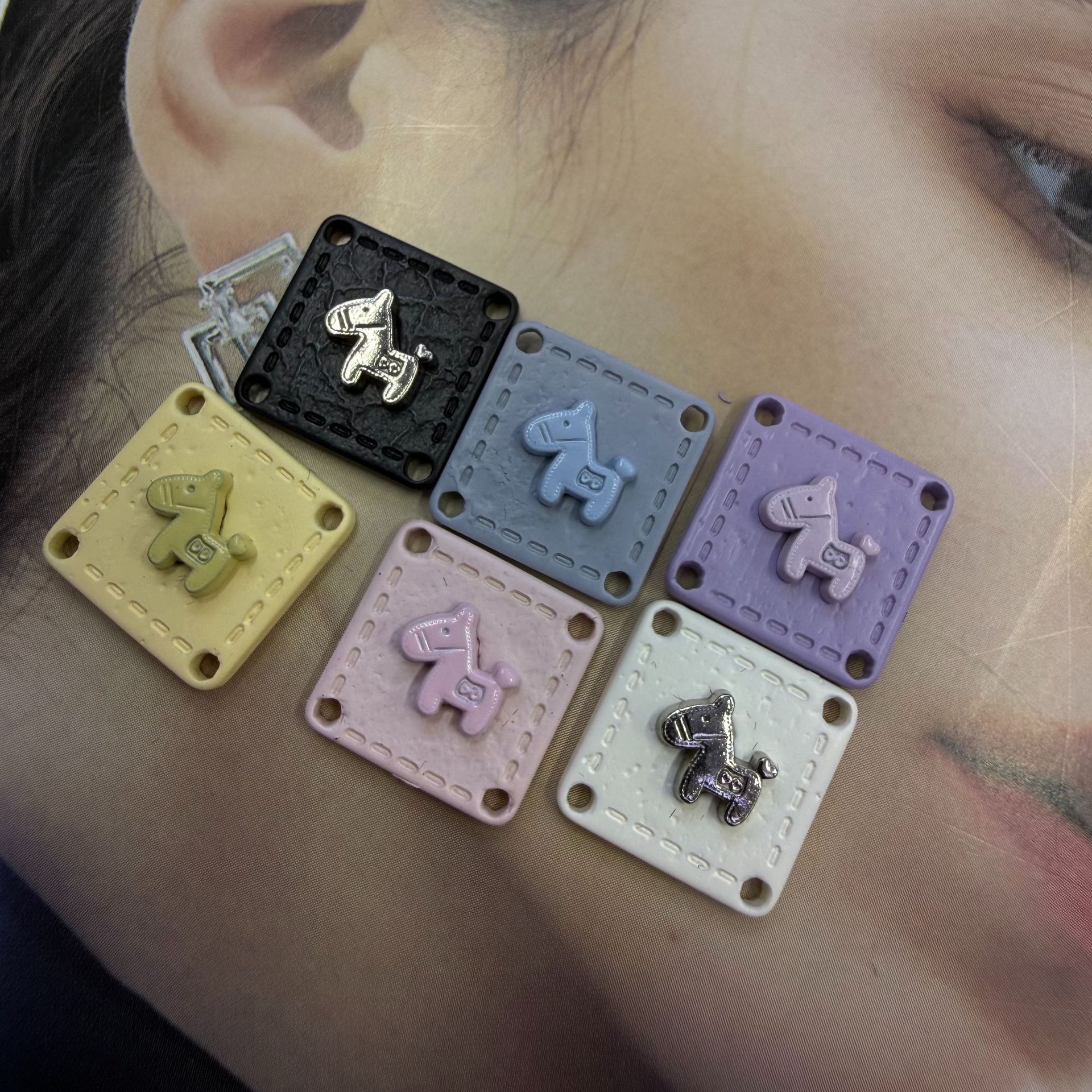 Little Horse Four-hole square double-piece resin m oval letter nameplate for clothes, socks, hats, decorations, hand-sewn nameplates