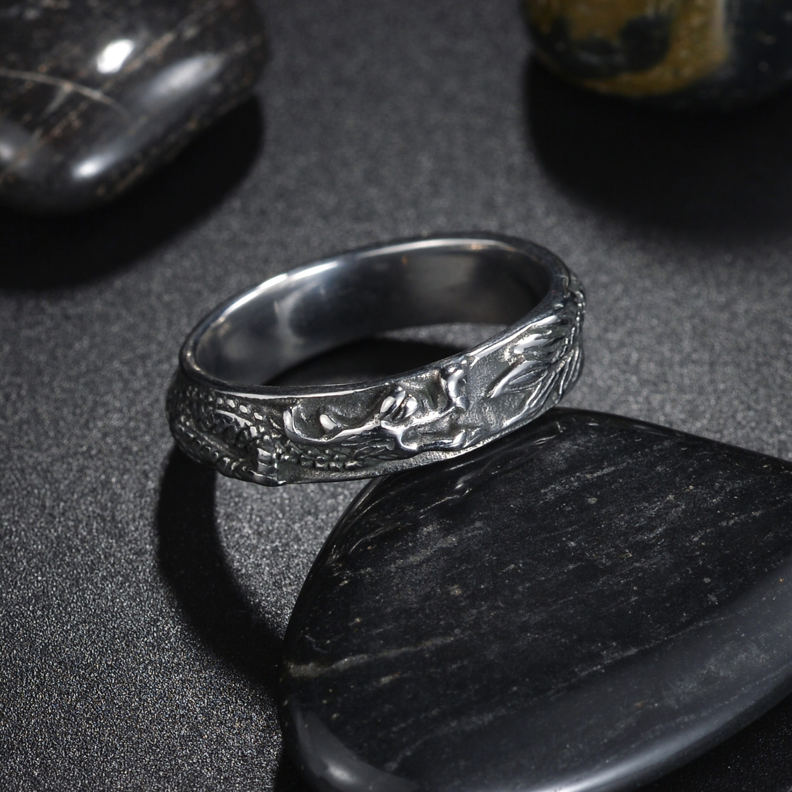 Half-price clearance sale: New Chinese dragon-shaped ring, a best-selling titanium steel jewelry ring in live-streaming by Internet celebrities Application Scenario