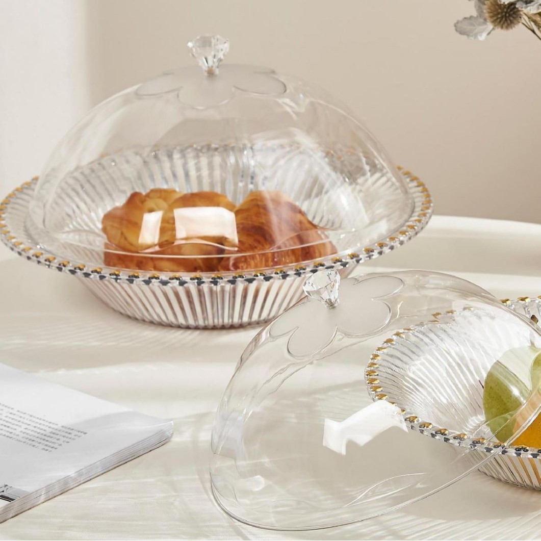 Covered bread plate, fruit plate, home living room coffee table, snack plate, heart-shaped gold edge new desktop storage details Picture