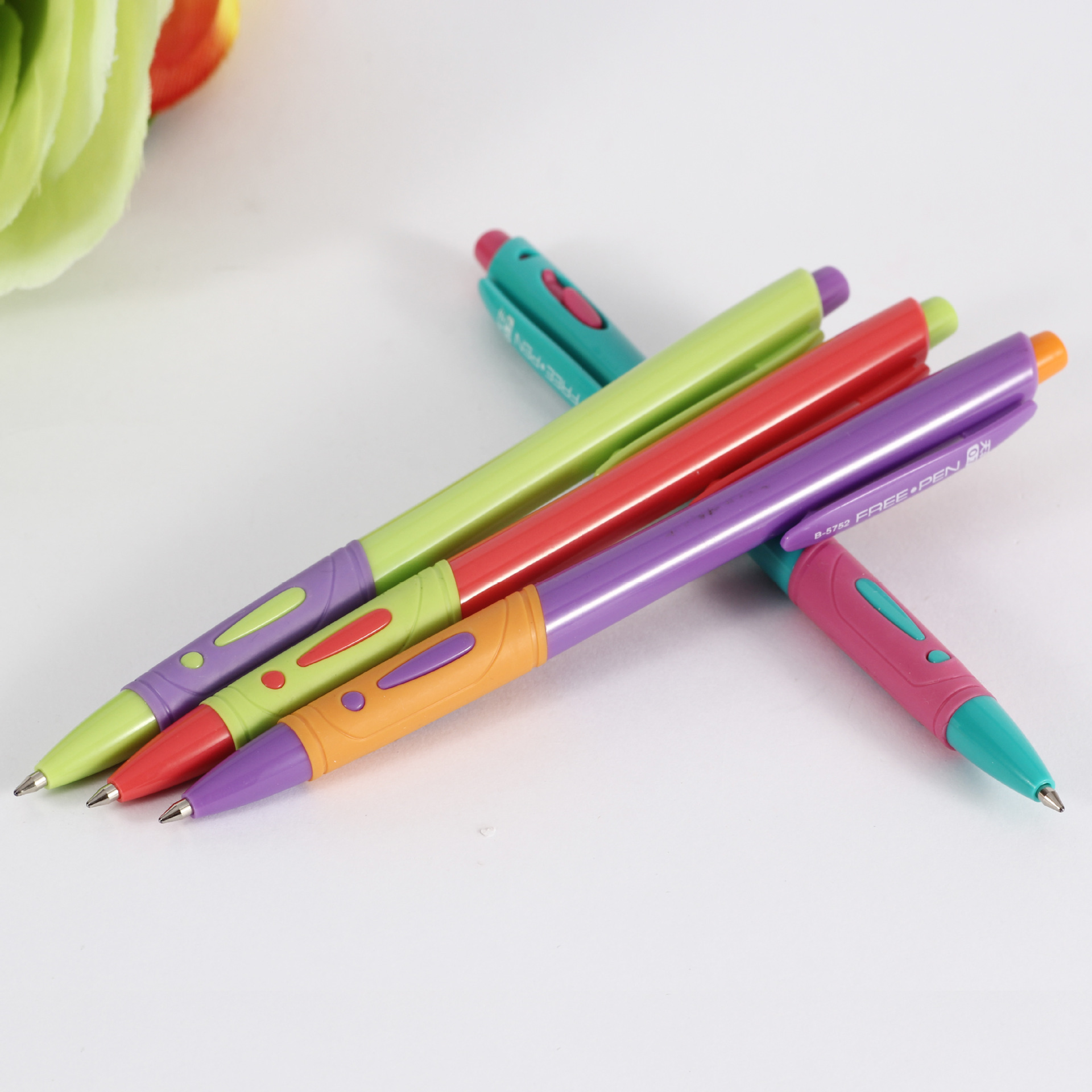 Jumping plastic ballpoint pen 0.7mm, creative advertising Ballpoint pen, simple exclamation mark Ballpoint pen, 48 pieces per boxTENTON Free Pen 0.5mm Multi-Color Ballpoint PensTenten Free Pen 0.5mm Multi-Color Ballpoint Pens details Picture
