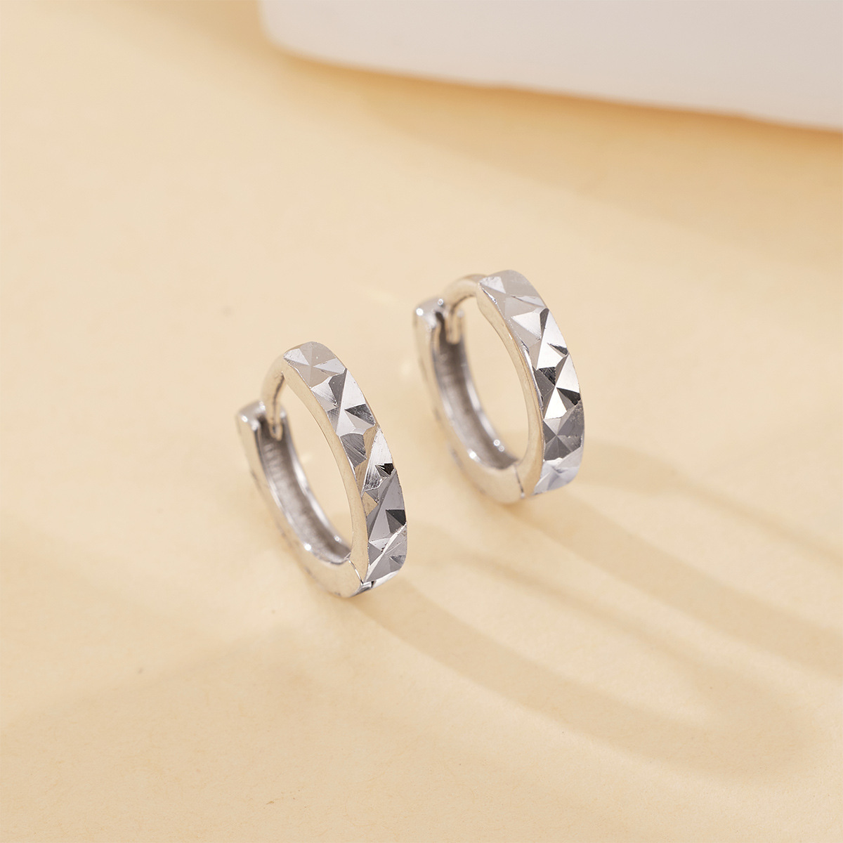 Pure handcrafted, fashionable and light luxury starry sky women's earrings, niche and simple diamond-shaped cut surface elegant earrings Specification image