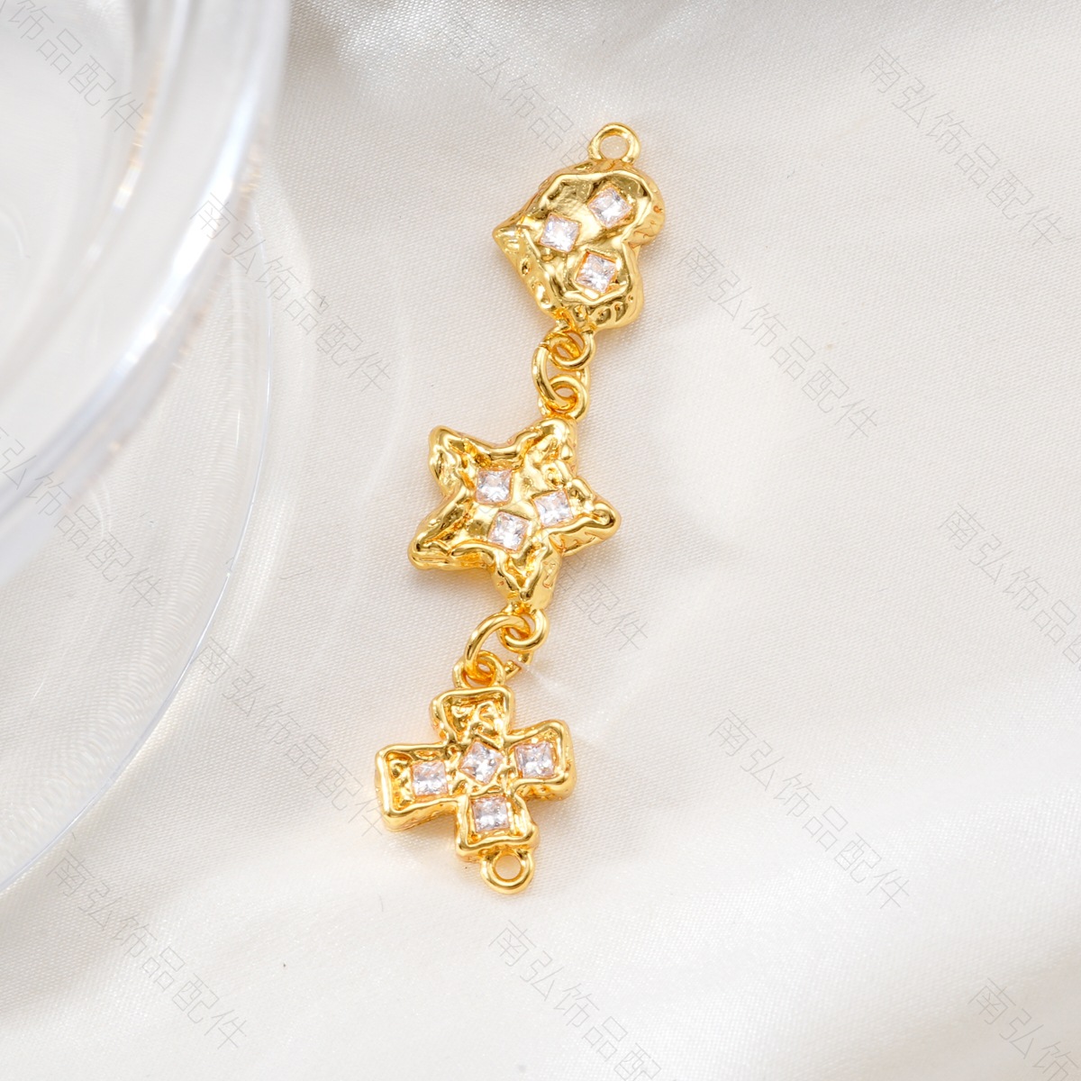 Copper-plated 18k color retention, zirconium-inlaid heart cross star pendant bracelet, pearl necklace, clasp, DIY jewelry accessory Application Scenario