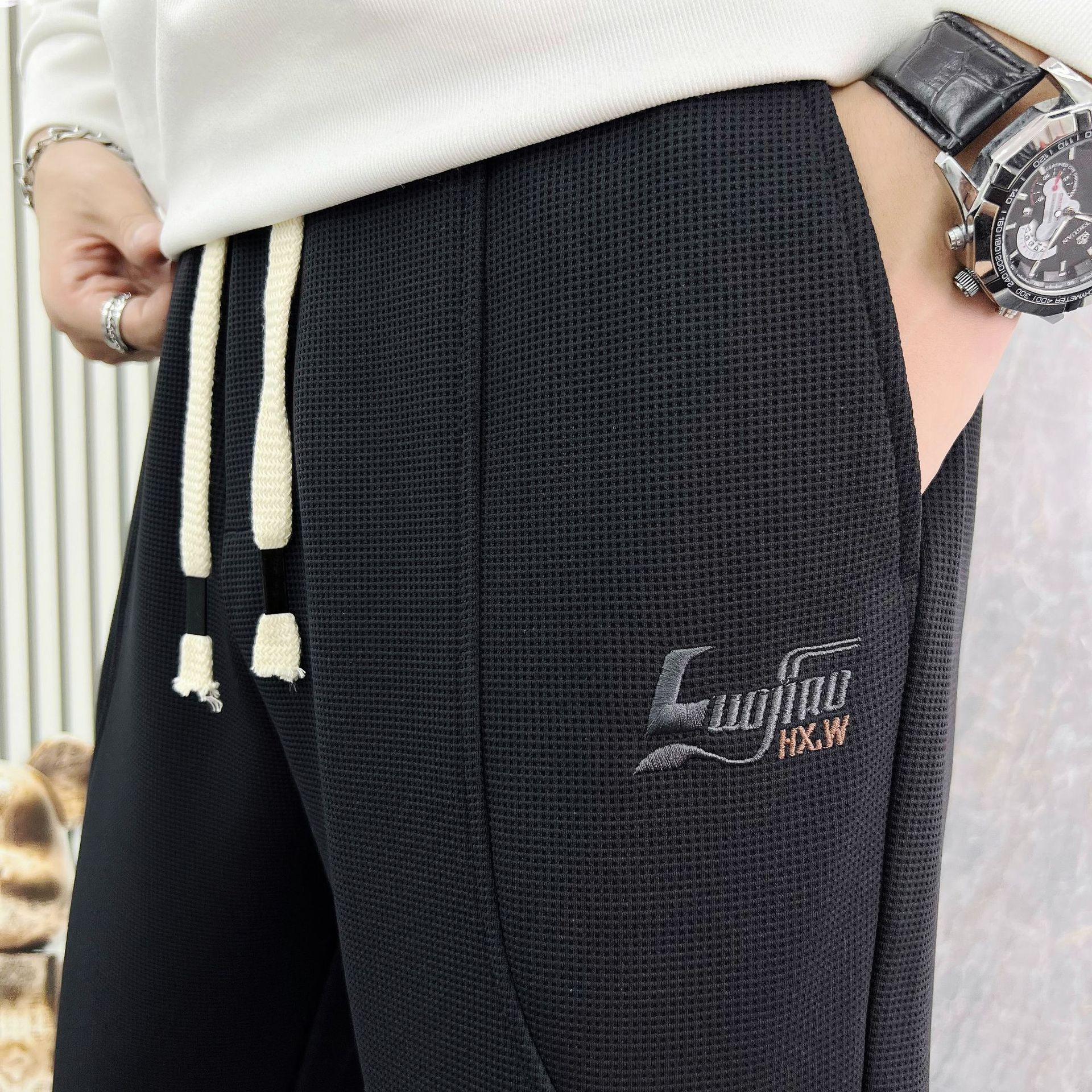 Factory direct sales of new autumn and winter loose, tight-fitting workwear sweatpants, men's thickened casual pants, trendy badges Application Scenario