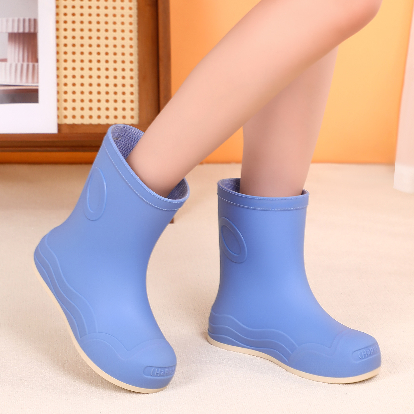 2025 Cross-border Fashion mid-calf women's rain boots, anti-slip rain boots, waterproof shoes, rainproof rubber shoes, casual and versatile water boots details Picture