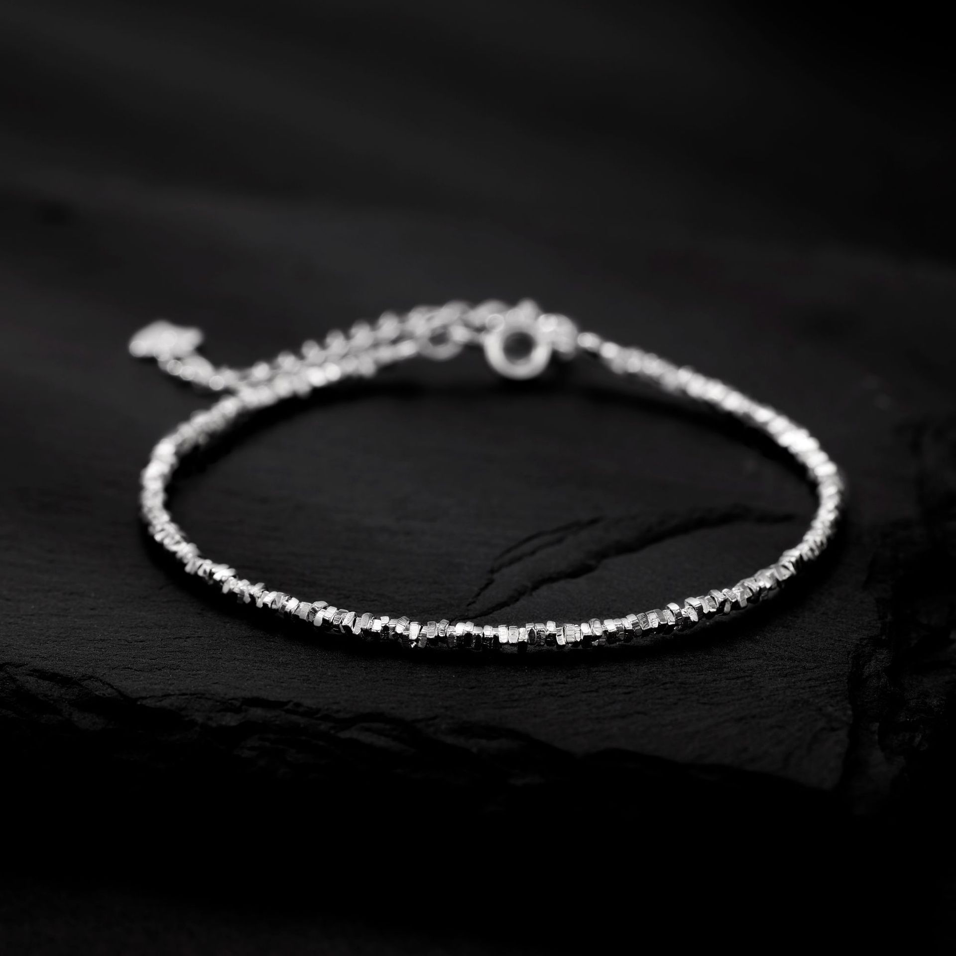 A few pieces of broken silver bracelet necklace set for women's fashion, niche and versatile, elegant and stylish broken silver collarbone necklace details Picture