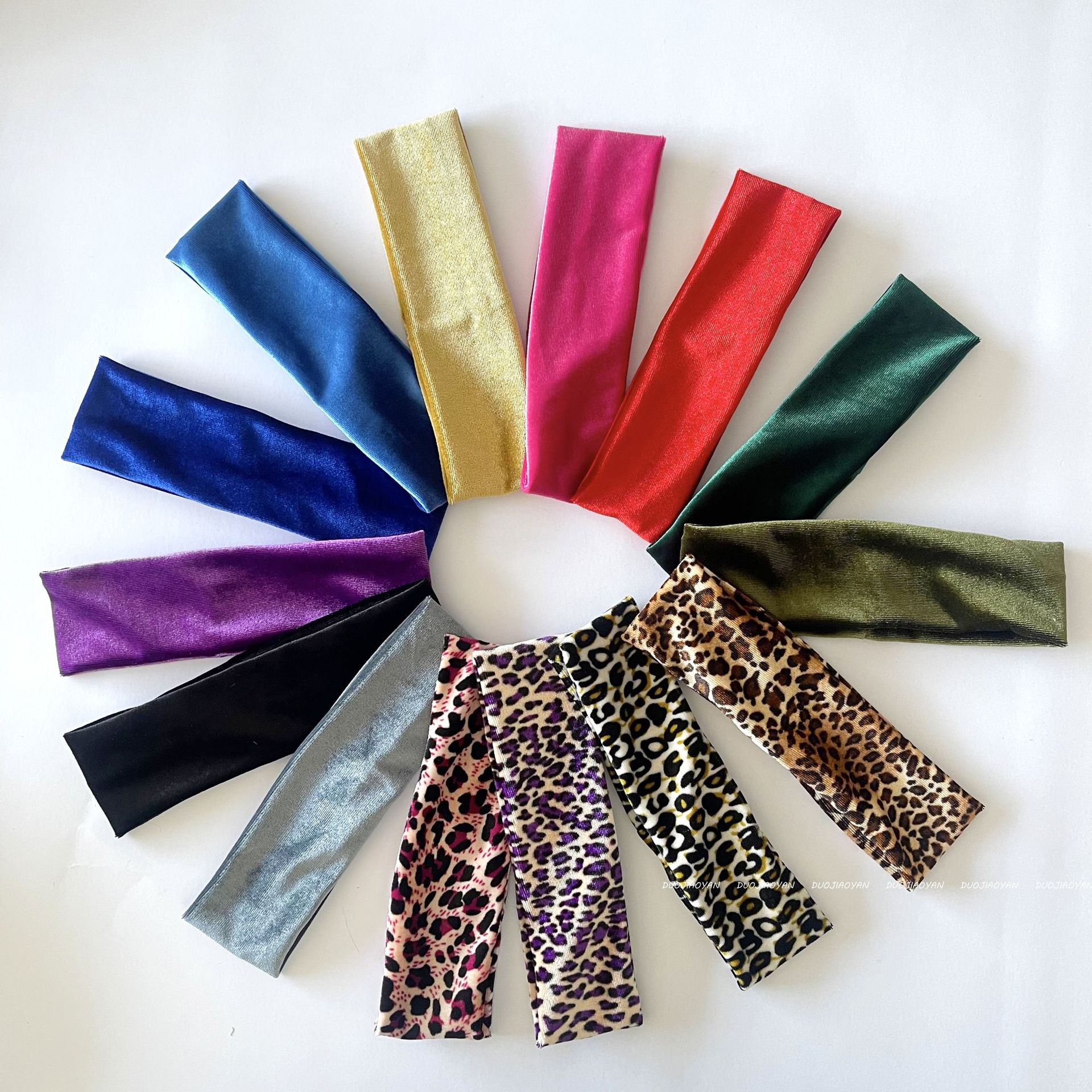 The new Amazon velvet headband exudes a high-end and fashionable solid color elastic headwear. It's a retro leopard print sporty hair tie for women Specification drawing
