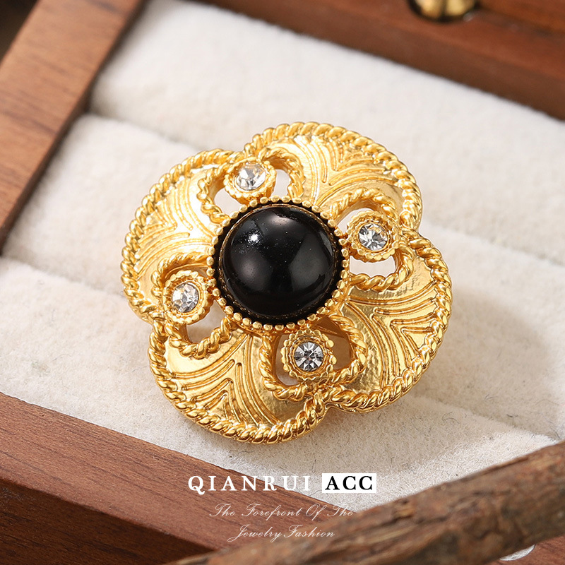 European and American retro heavy industry flower brooches for women, alloy diamond-encrusted ancient gold pins, large collar pins for suits, and accessories for men and women details Picture