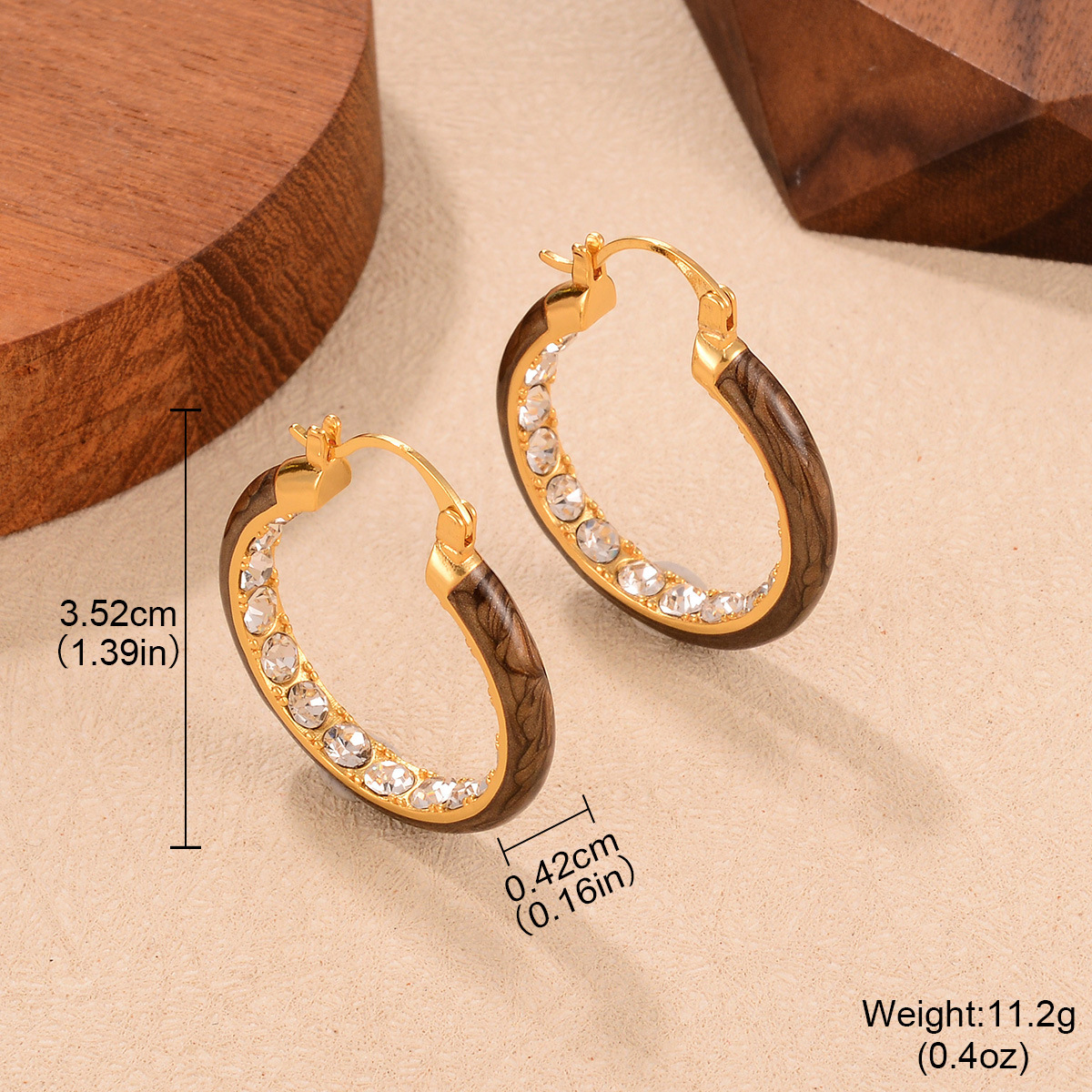 Maillard retro C-shaped earrings with tiger's eye stone design, a niche vintage fashionable and simple coffee-colored earrings Application Scenario