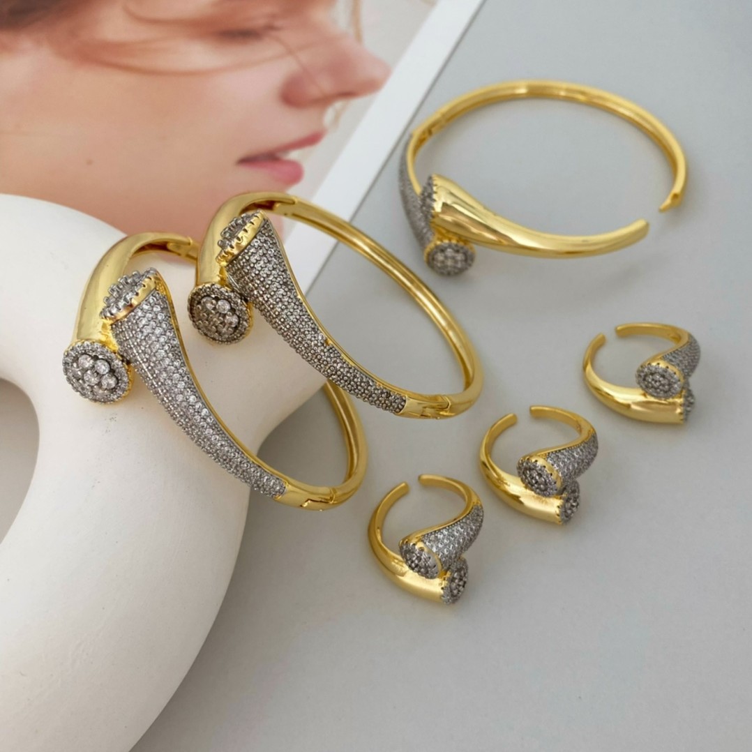 Fashionable and personalized gold-plated two-color full-set zircon women's bracelet and ring set, wholesale of cross-border jewelry from Europe and America Specification drawing