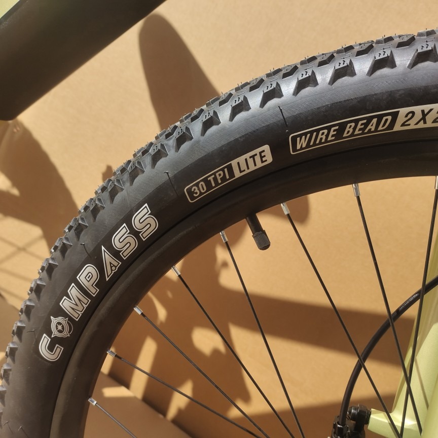 Electric lithium battery-assisted mountain biking, adult variable speed, male and female student cross-country racing, rear-mounted motor Application Scenario