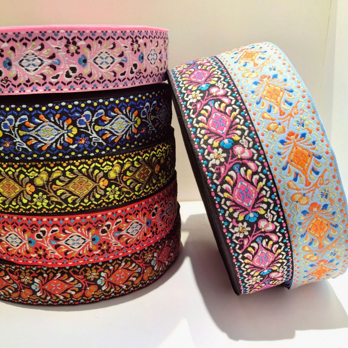 Wholesale of 4.0cm retro ethnic style totem pattern jacquard webbing lace ethnic clothing webbing accessories in stock