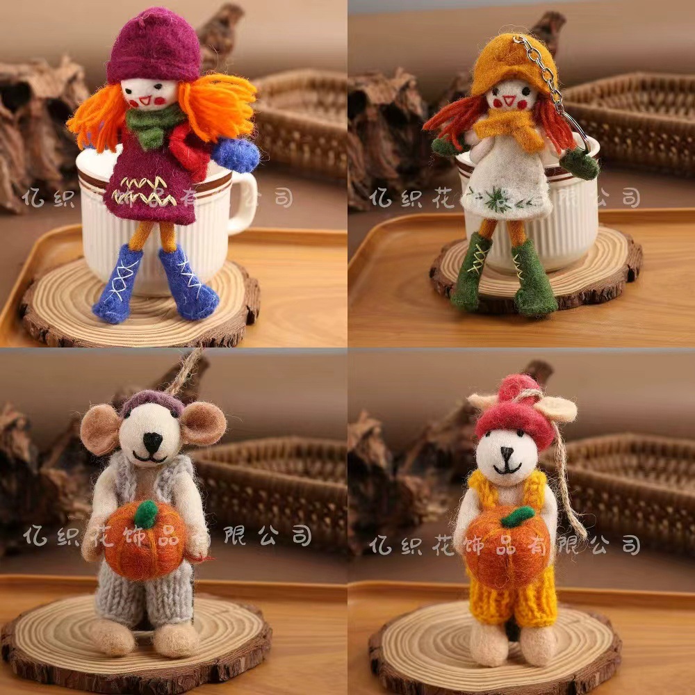 Nepalese handcrafted wool felt products, cute wool bear pendants, keychains, bags, and felt pendants details Picture