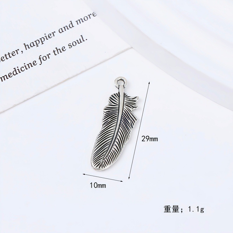 Personalized retro leaf wing metal pendant, trendy hip-hop necklace pendant, diy bag, keychain Application Scenario