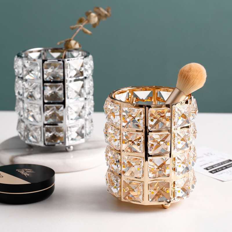 Amazon's best-selling crystal pen holder, circular creative desktop storage, makeup brush holder in stock. Makeup brush storage pen holder