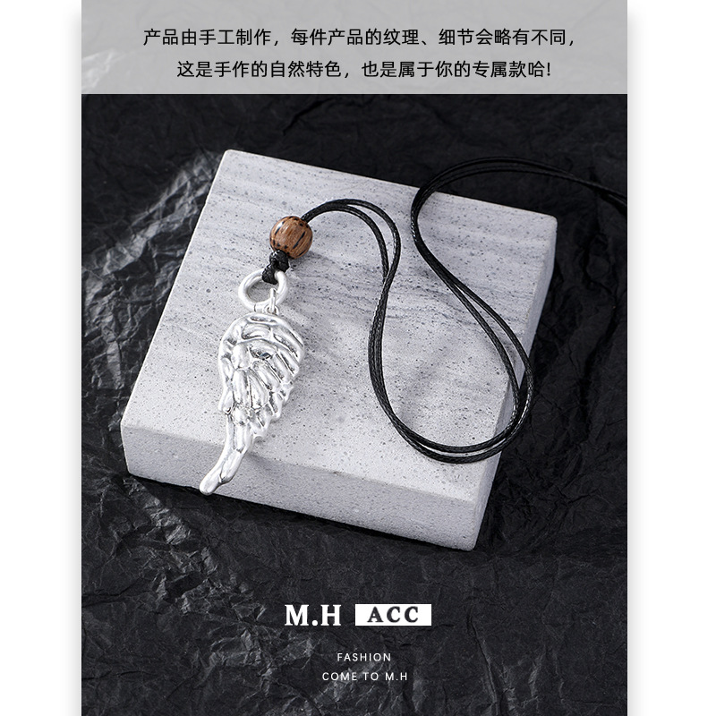 The silver bird necklace with a niche design sense is a light luxury and original design for women. It is a versatile long sweater chain for daily use Application Scenario