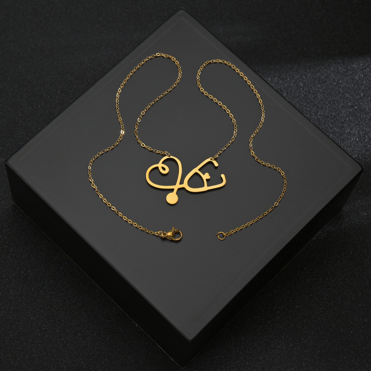 Cross-border best-selling jewelry supply: LOVE Heart-shaped titanium steel women's necklace, heart-shaped pendant, wholesale sweater chain details Picture