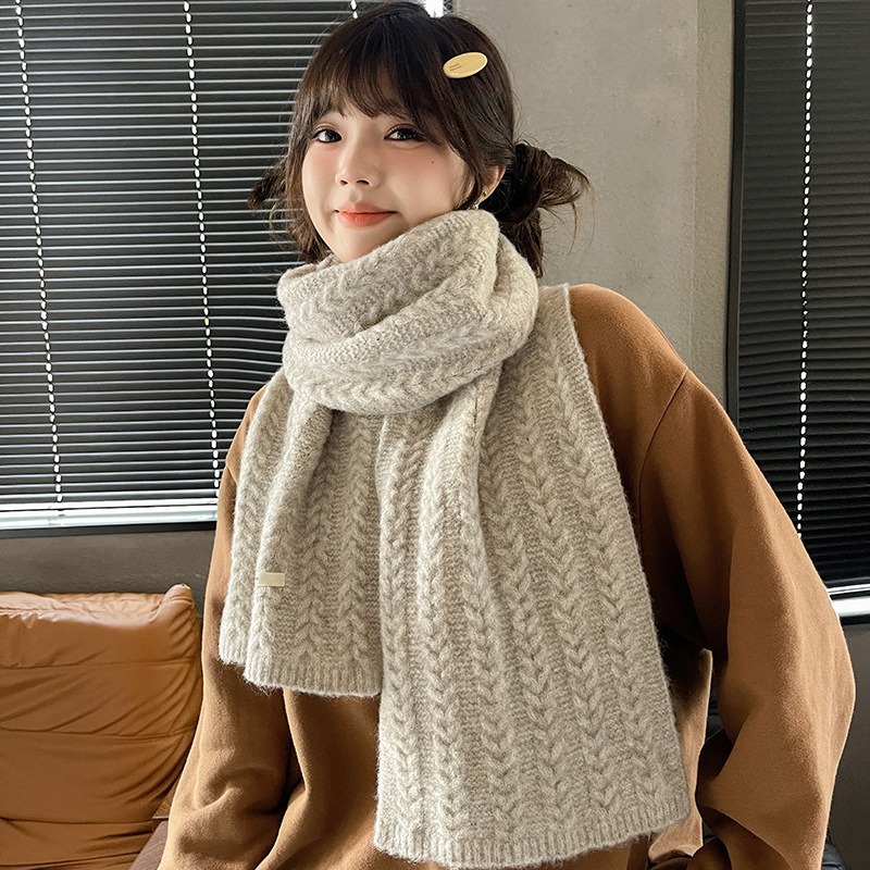 One-piece wool blend soft and glutinous knitted woolen scarf for women in autumn and winter, Korean style, versatile and warm, solid color student twist neck, wholesale from street stalls Application Scenario