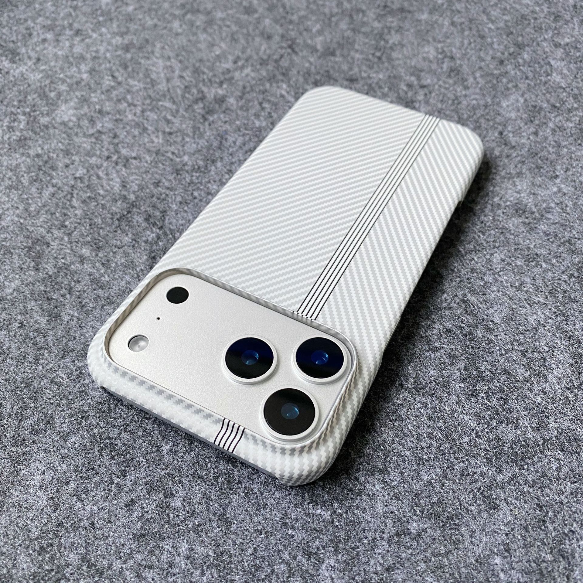 Suitable for iPhone17, Kevlar skin-feel phone case, Apple 16proMax carbon fiber texture water sticker 15, half hard case Specification image