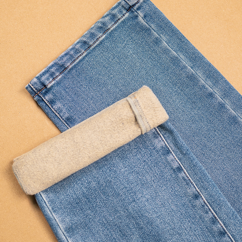 Sudo's new winter flocked jeans for women, a washable blue, casual and slimming narrow straight-leg style, are versatile and fashionable Application Scenario