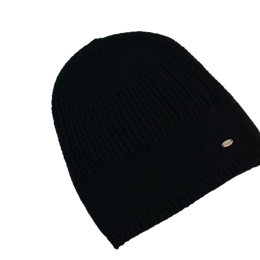 Solid-colored knitted hats for men in winter, large-head girdles, cold hats, Korean-style, versatile and warm woolen hats for women, making the face look smaller Item Picture