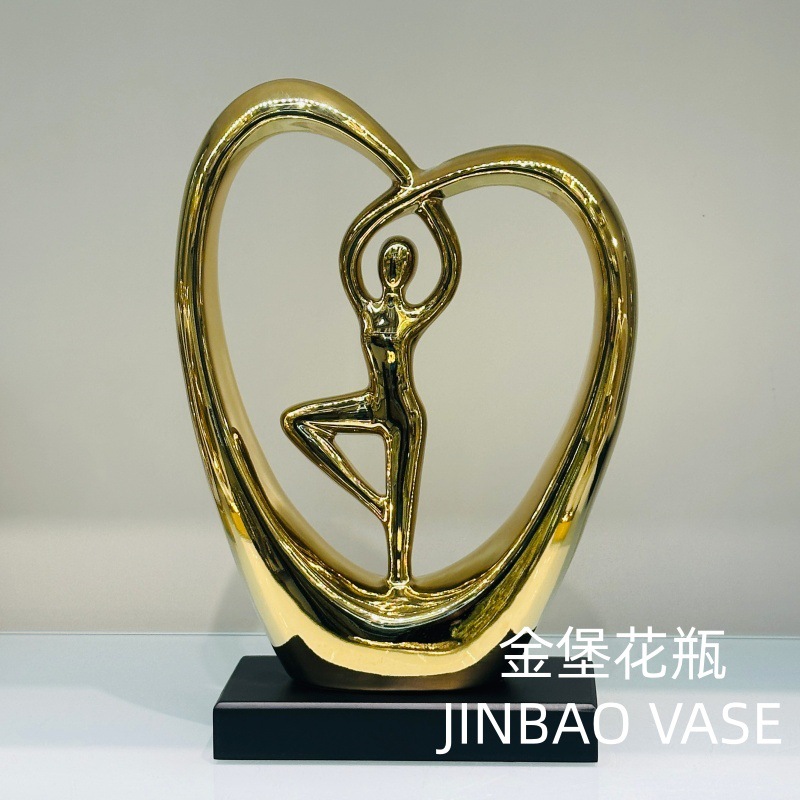 A light luxury sex heart-shaped creative electroplated home decoration piece, TV cabinet, desktop decoration, couple's wedding gift Application Scenario