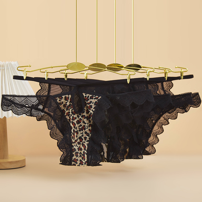 The new light luxury and sexy lace-trimmed leopard print women's underwear is comfortable, breathable, with thin straps and cutouts that are alluring and leave no trace inside Application Scenario