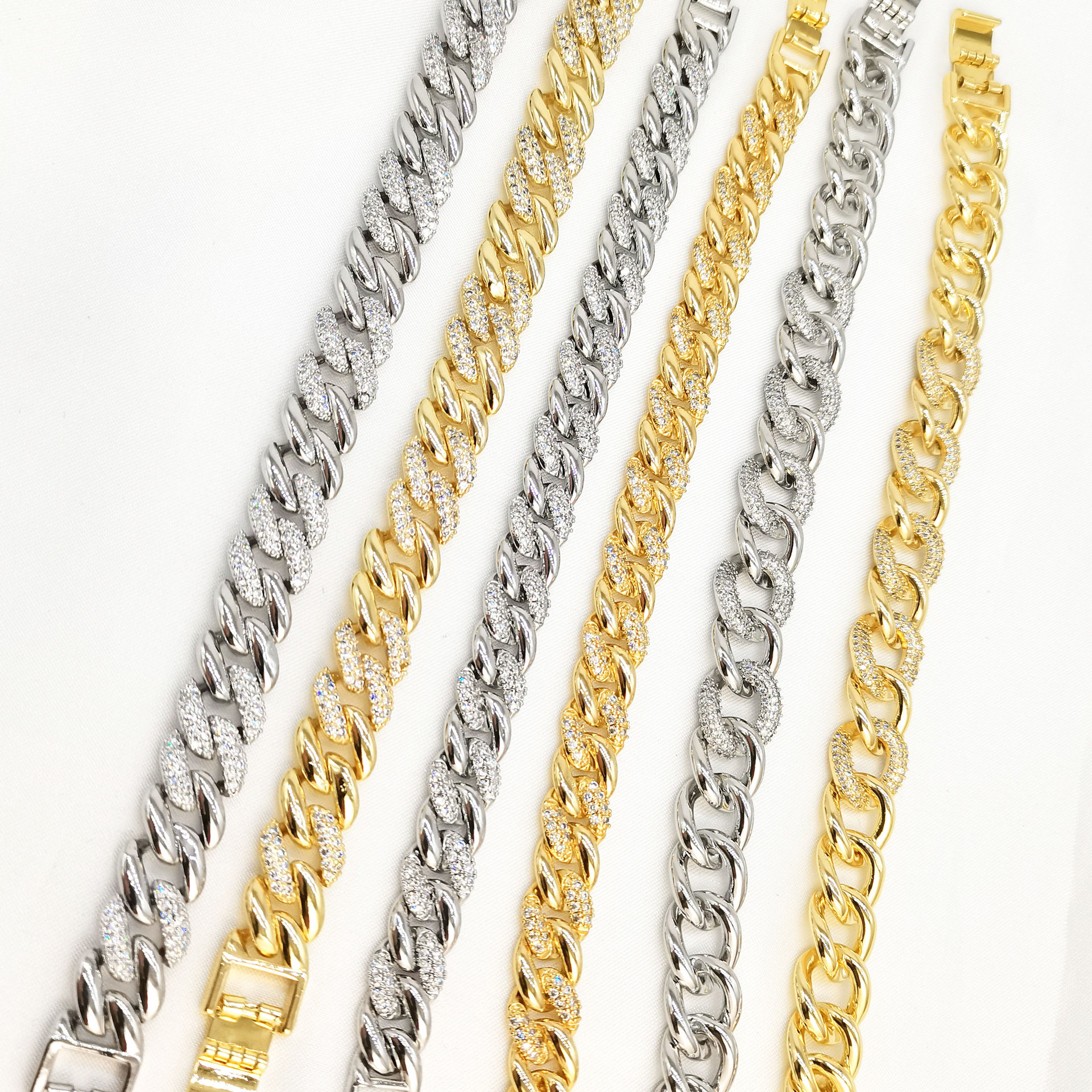 New European and American necklace accessories, men's hip-hop diamond-encrusted chain bracelets, fashionable Cuban chain factory direct sales, personalized details Picture