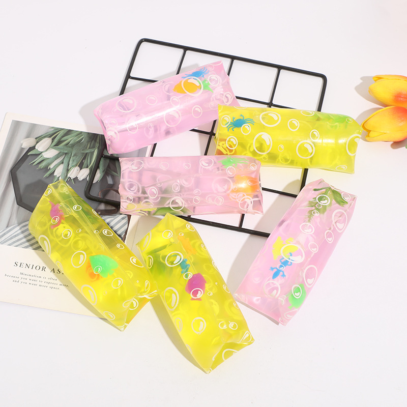 Creative prank toys, pranks, props for anxiety, stress relief, and venting. Water balls, water snakes that can't be caught Application Scenario