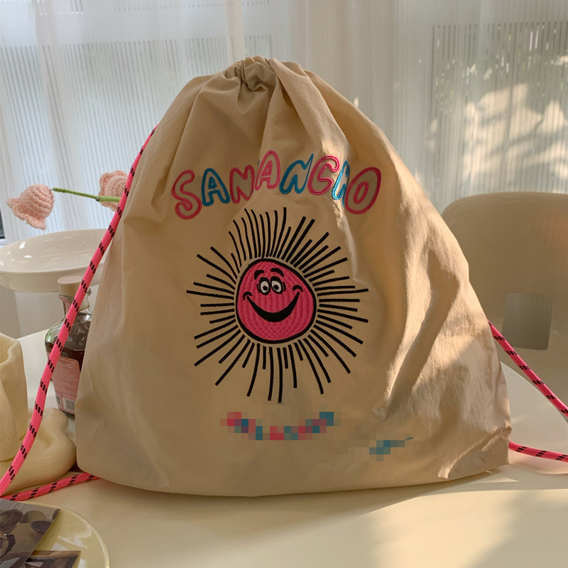 Estilo japonés moda mochila linda dibujos animados eco-friendly extractor cordón bordado de gran capacidad casual bolsa de estudiante tendencia de la calle Application Scenario