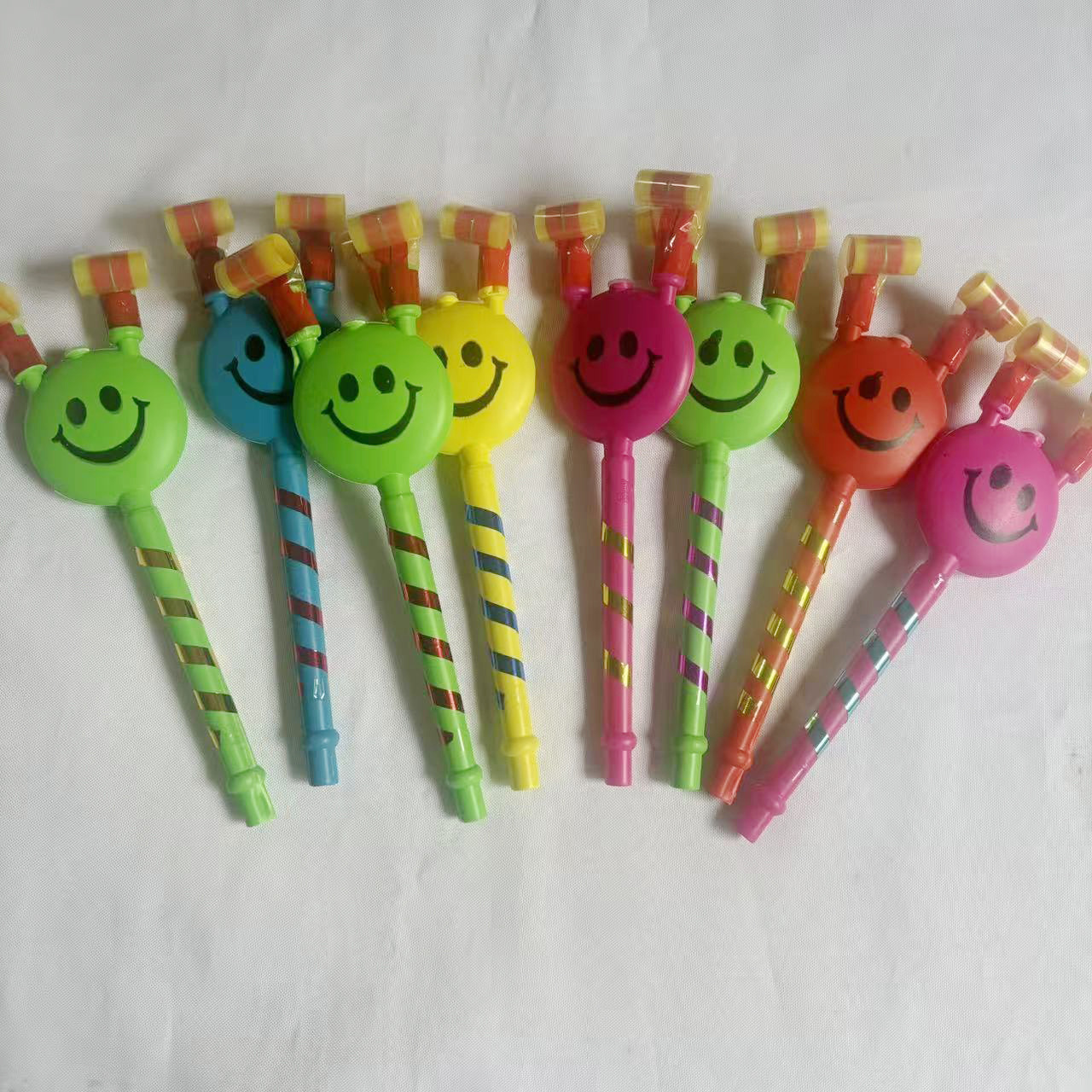 义乌玩具批发儿童塑料中号吹卷笑脸吹龙节日派对学校地摊小商品