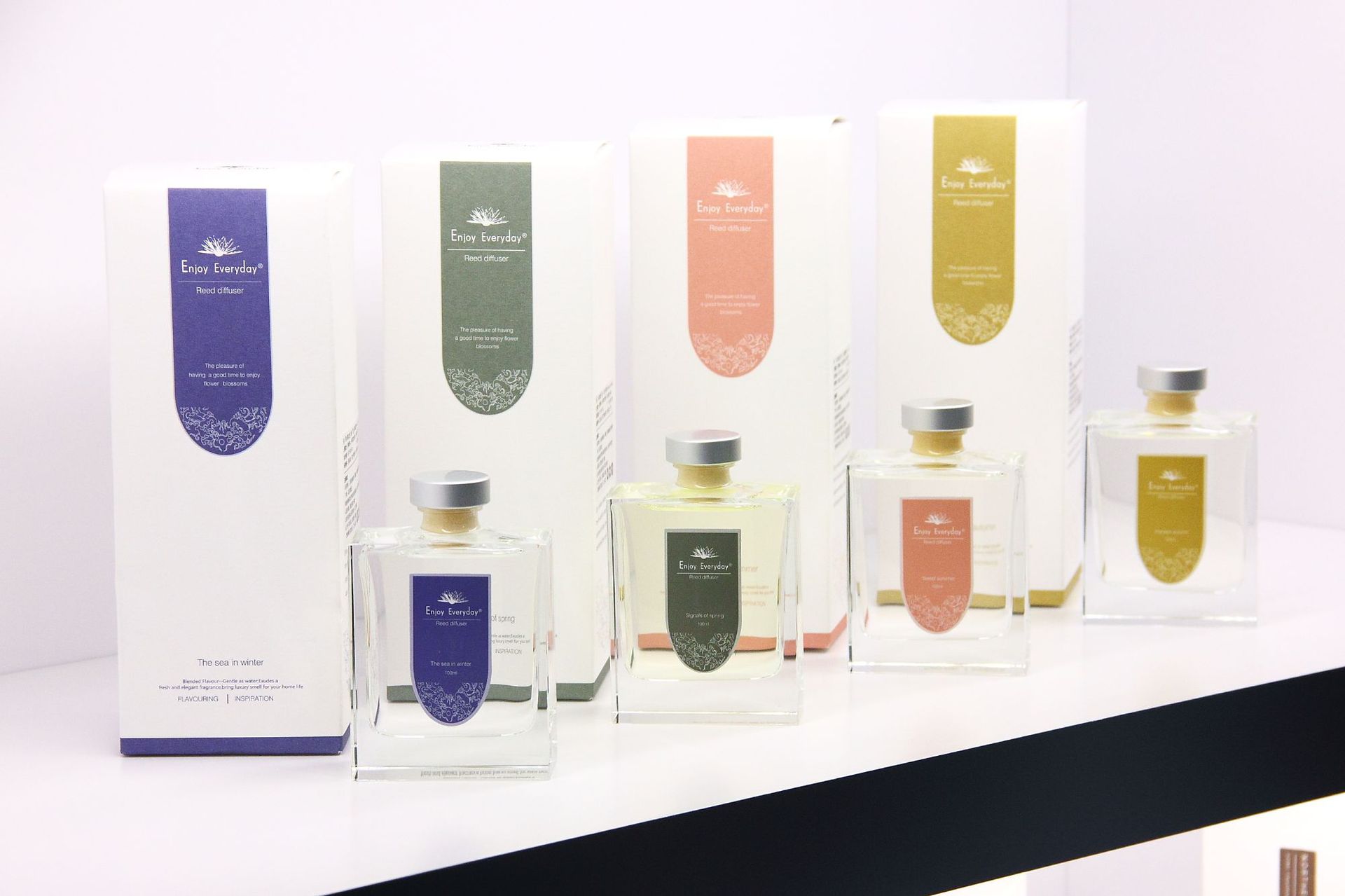 معدات معطرة العطور، سوائل العطور، معدات معطرة العطور، مفران اللهب المثلجة على مركبة، معبأة في زجاجات من جهاز مدروم العطور