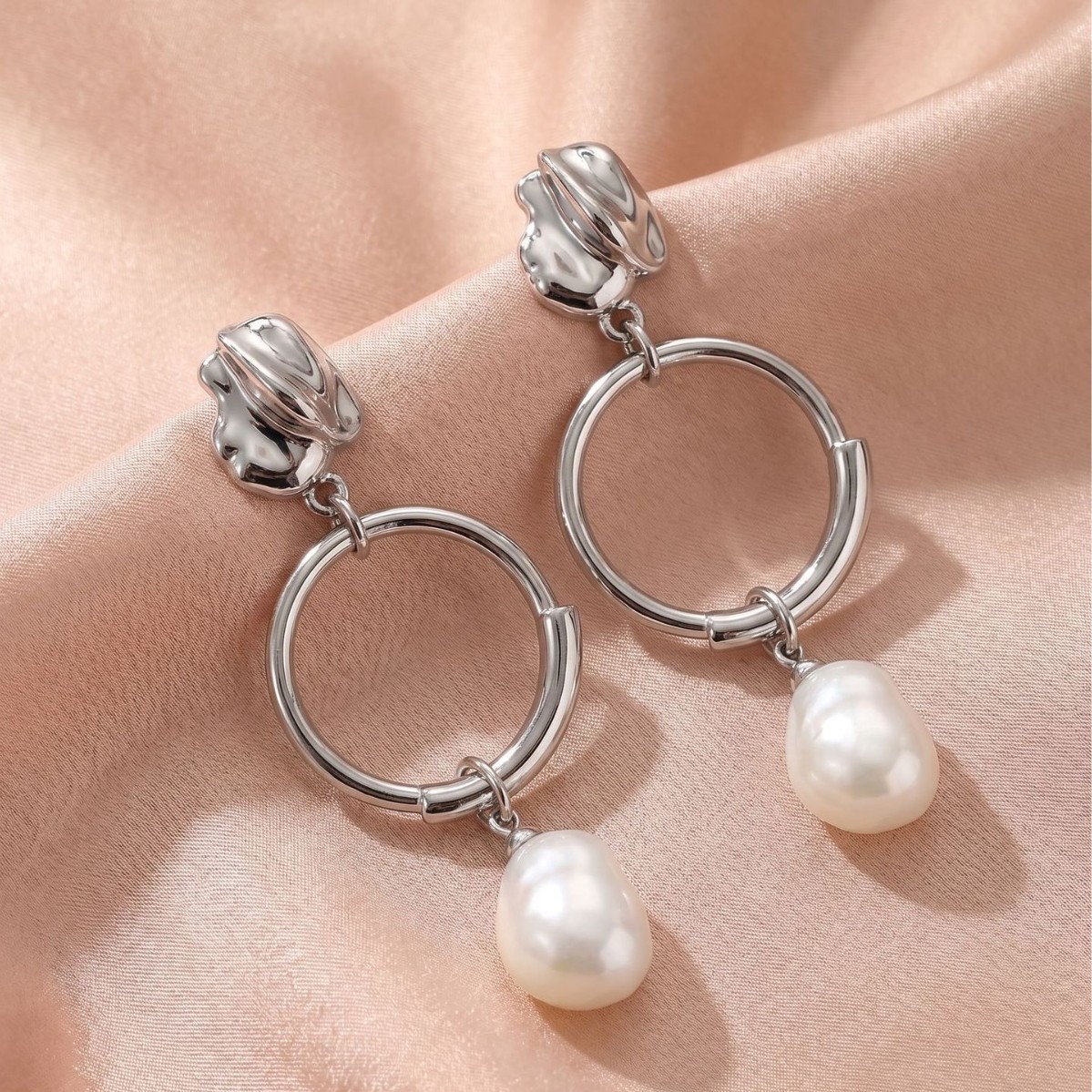 European and American Baroque smooth circular imitation pearl stud earrings, copper alloy, high-end light luxury stud earrings, cross-border women's accessories batch Specification image