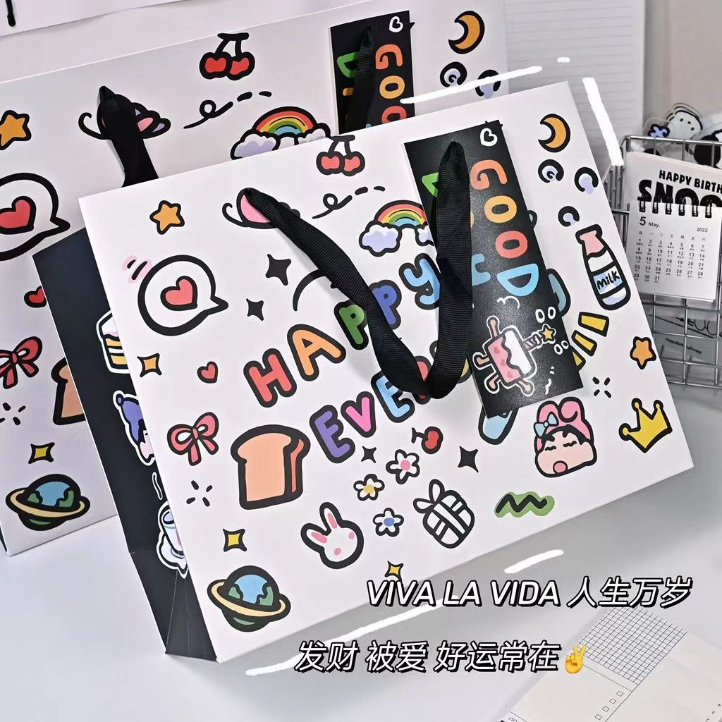 The manufacturer's best-selling hard card paper gift bags, white card tote bags, birthday gift packaging paper bags, logo available for order, in stock Specification image