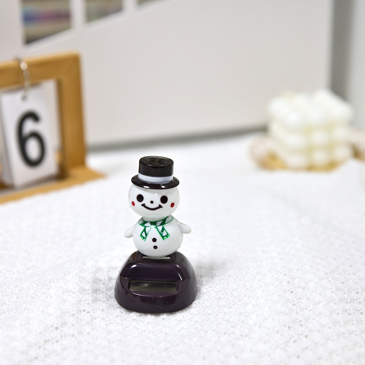 Cross-border best-selling solar-powered car ornaments, automatic rocker, Japanese bow tie snowman shape, ABS material available for approval Specification image