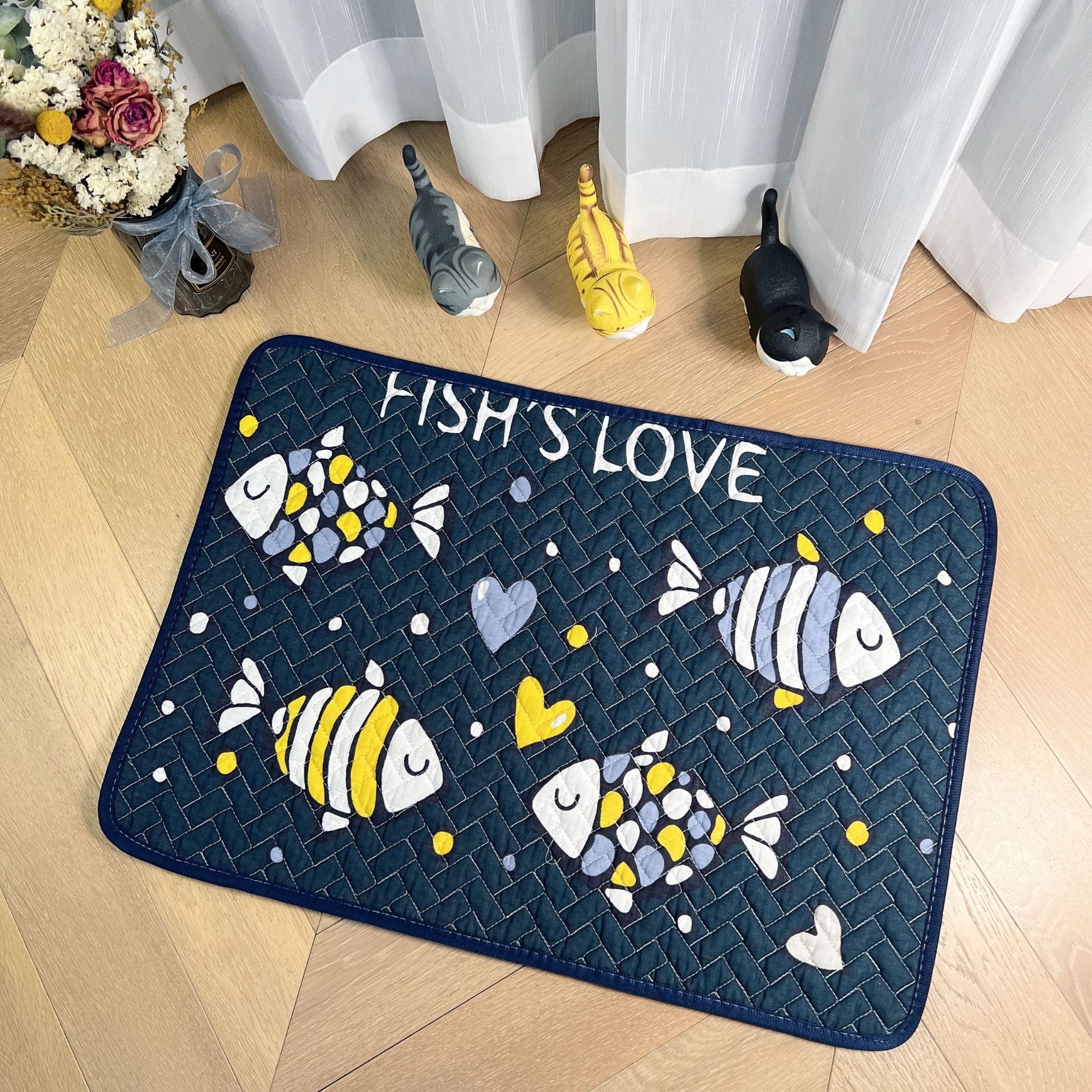 Cartoon anti-slip floor mat, pure cotton absorbent quilted foot mat, thickened machine washable kitchen floor mat, breathable pet mat, carpet Specification image