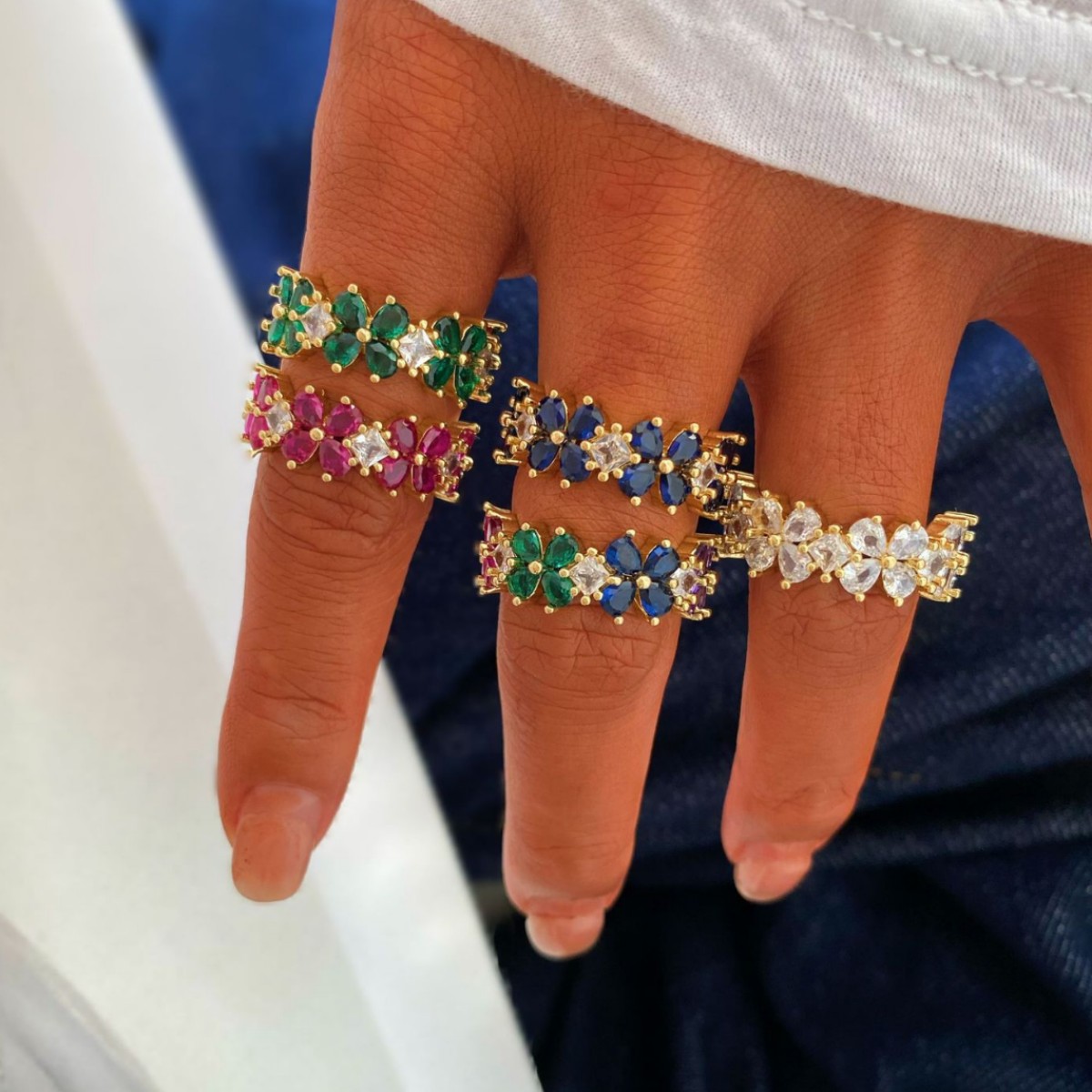 Cross-border high-end copper inlaid zircon four-leaf clover flower ring bracelet, European and American color zirconium full diamond C-shaped bracelet set, copper micro-inlaid wristband details Picture