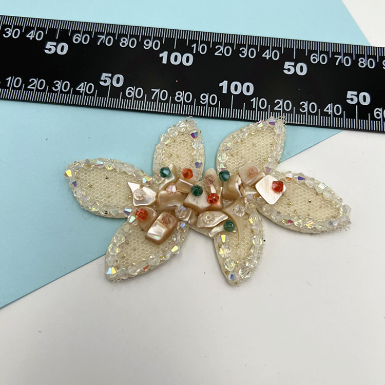 Customized hand-stitched flower crystal beaded jewelry, DIY colorful patchwork clothing accessories, hat and bag materials Application Scenario