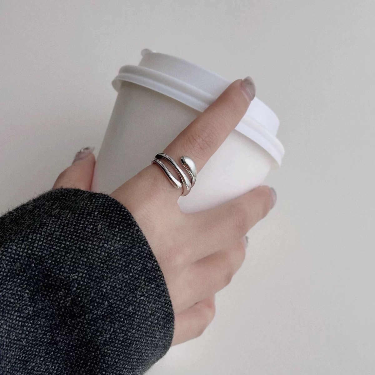S925 sterling silver 12.10 geometric wound water drop ring, a niche high-end, fashionable, simple and cold style open ring for women