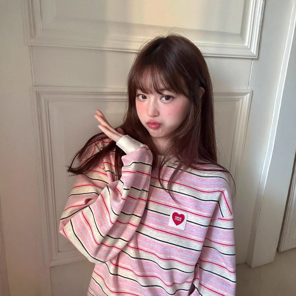 韩系甜美条纹圆领长袖t恤女秋季新款宽松显瘦慵懒风撞色百搭上衣白底实物图
