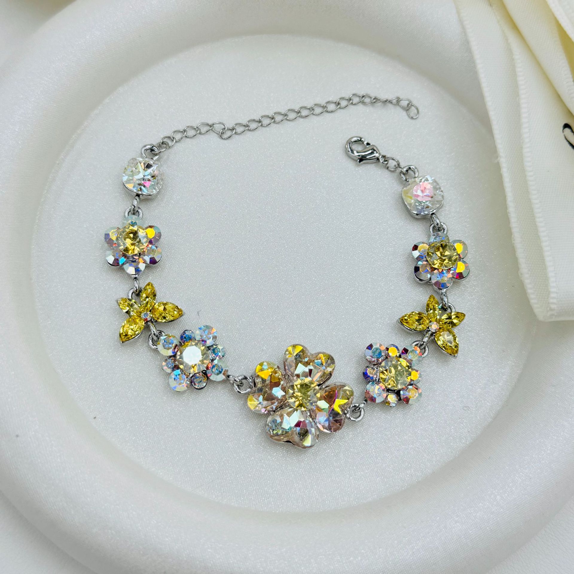 Purple crystal flower red string bracelet for women Item Picture