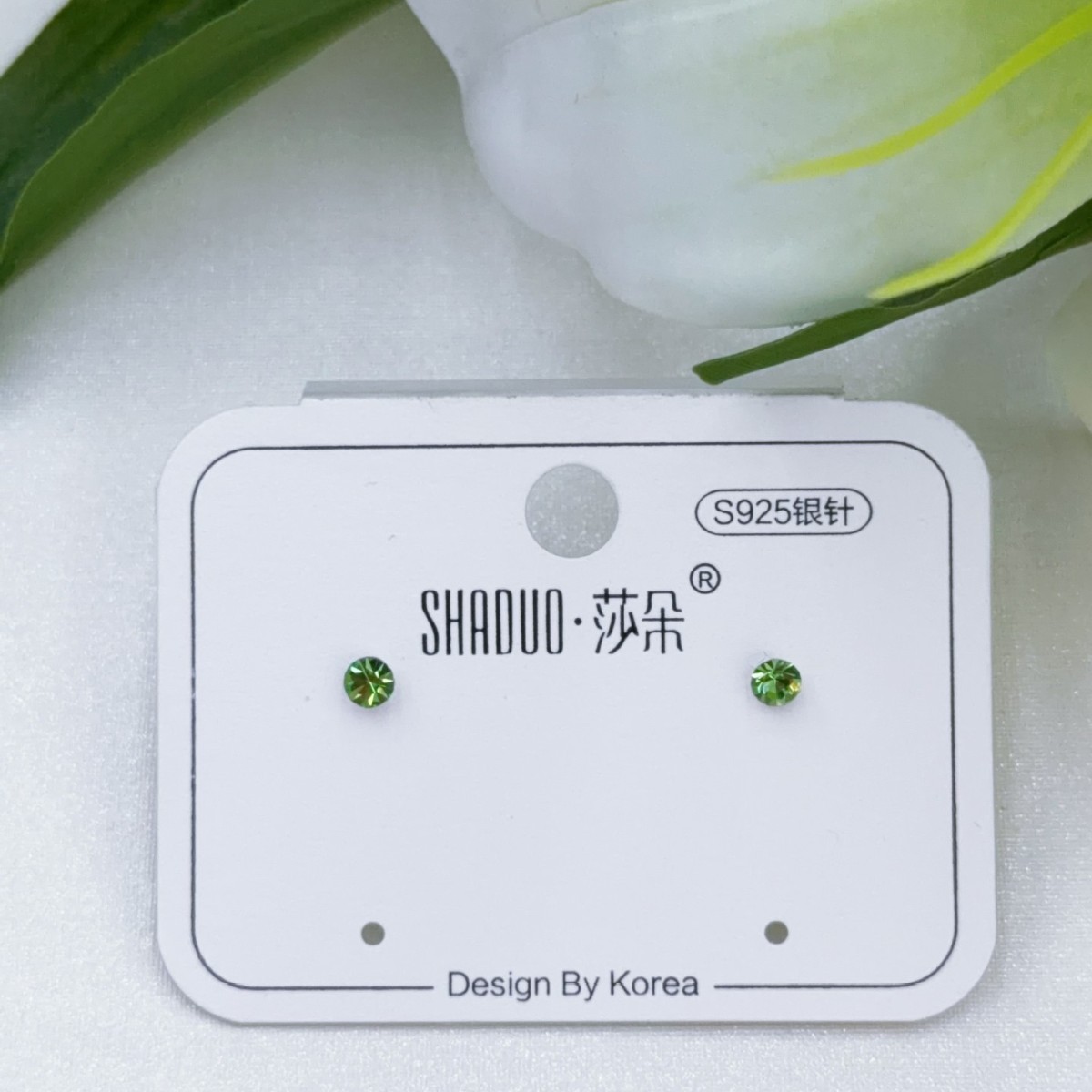 Austrian crystal anti-allergy earrings S925 Silver Needle low-sensitivity nourishing ear piercings Hua Zi ear studs Versatile ear bone studs Application Scenario