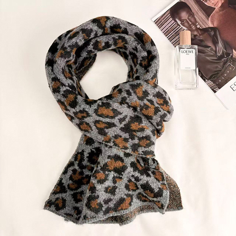 Leopard print scarves in Korean style on Instagram, stylish and stylish, warm and cold-proof women's fashion wholesale trend in autumn and winter details Picture